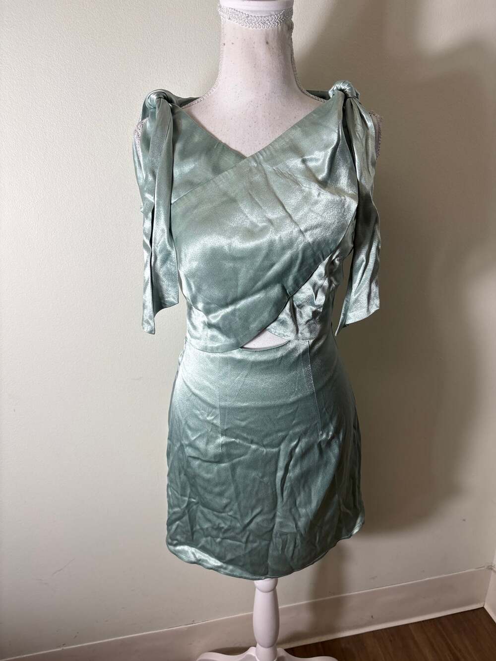 Elliat Ice Blue Backless Knee Length Special Occasion Dress sz XS